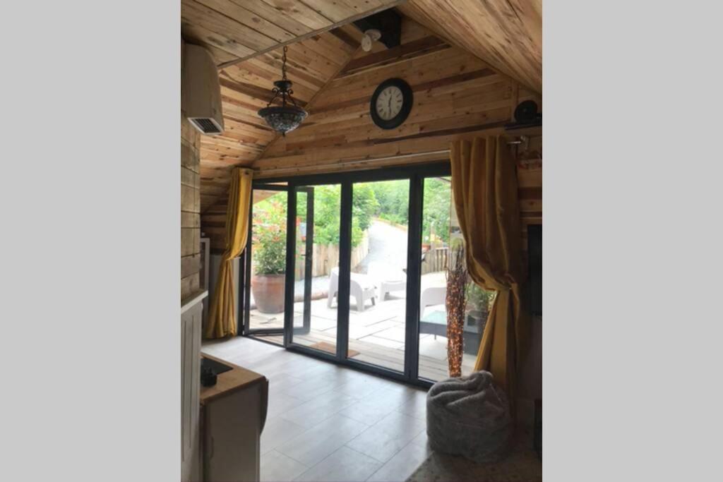 The Shed . A Cosy, Peaceful, 96% Recycled, Chalet. سوانسي المظهر الخارجي الصورة